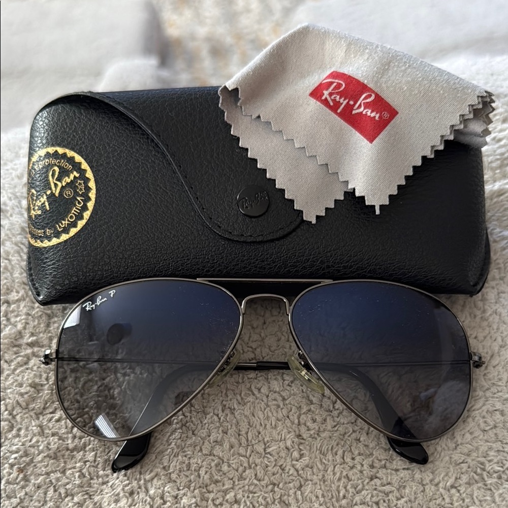Ray-Ban Aviator Sunglasses with Case